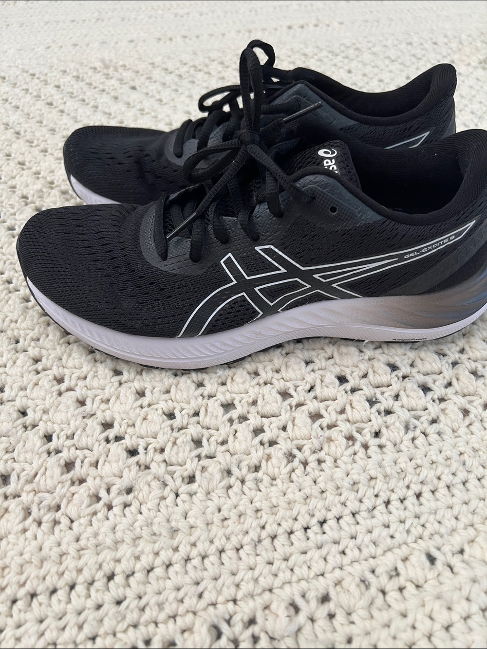 ASICS gel-excite8 women’s Black and White running shoes EUC size 8.5 - Picture 3 of 5
